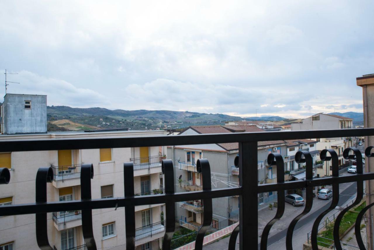 Il Centro Short Lets Valguarnera Caropepe Exterior foto
